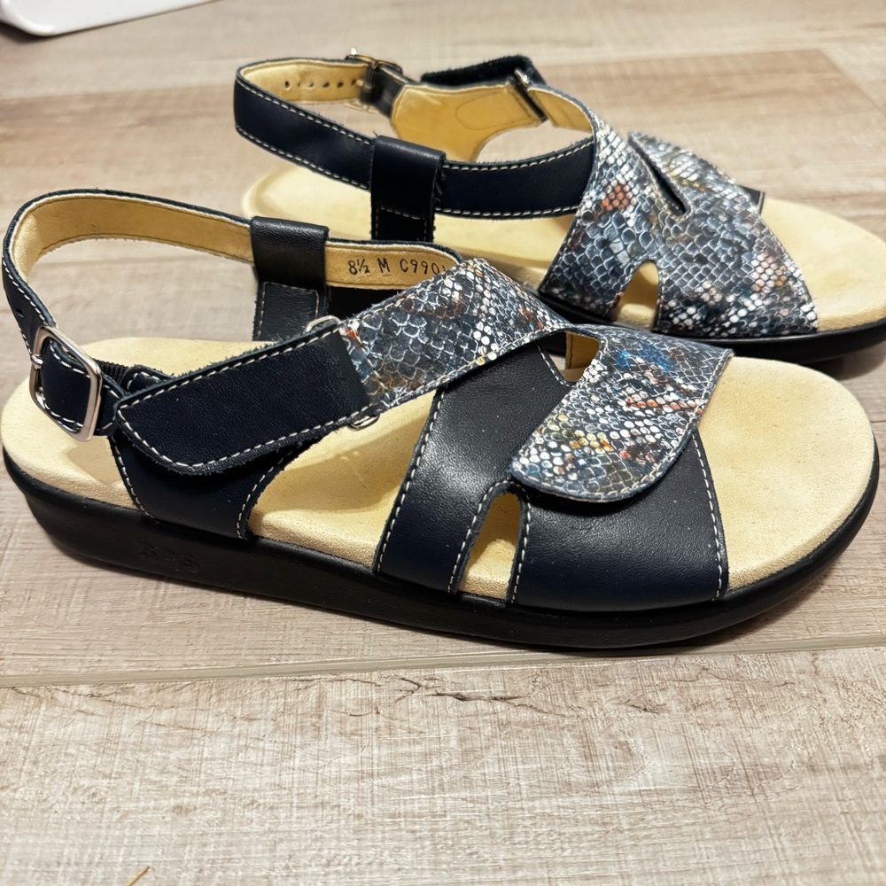 SAS Huggy Cross Strap Sandal